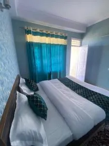 Hill View 1 BHK apartment - Kūfrī