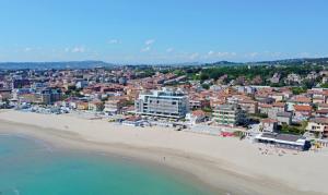 Luxury Apartment with Parking by Host Hero