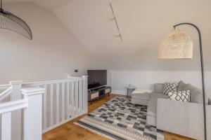 Stay In Style With Castle Views, Prime Spot Windsor