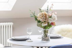 Stay In Style With Castle Views, Prime Spot Windsor