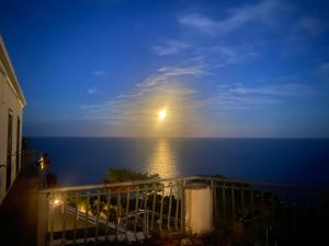 Camera Vista Mare Sunrise-Top Panorama-Only Adults