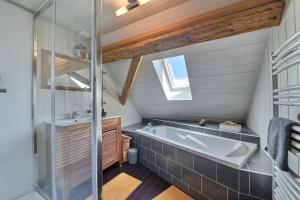 Maisons de vacances La Fermette des Vallons - Jacuzzi - Billard : photos des chambres