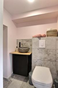 Maisons de vacances La Fermette des Vallons - Jacuzzi - Billard : photos des chambres