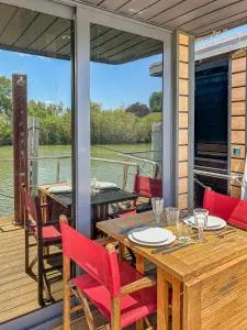 Bord du Canal du Rhône à Sète sur "César" - 沃韦尔