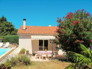 Maisons de vacances Holiday Home Bleue by Interhome : photos des chambres