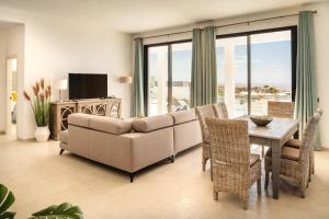 CAPRICA by Buenavilla