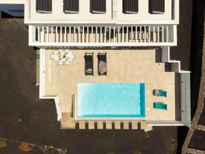 CAPRICA by Buenavilla