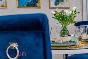 Blue Fountain Design Apartment - hostAID