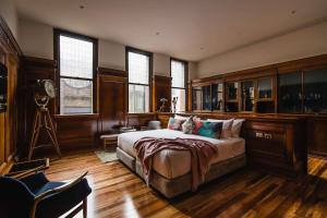 Suite - Showroom room in The Old Clare Hotel
