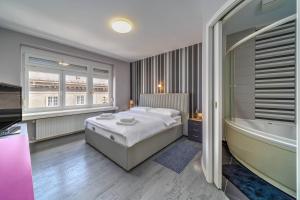 Silver Apartment With Hot Tub And Balcony - Happy Rentals