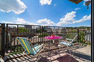 Silver Apartment With Hot Tub And Balcony - Happy Rentals