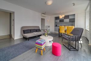 Silver Apartment With Hot Tub And Balcony - Happy Rentals