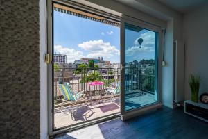 Silver Apartment With Hot Tub And Balcony - Happy Rentals