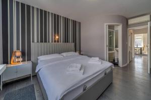 Silver Apartment With Hot Tub And Balcony - Happy Rentals