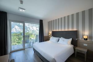 Deluxe Double Room with Lake View and Balcony room in Hotel Bellariva
