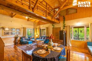 StayVista at Walnut House - Pet-friendly Villa with Alfresco Dining, BBQ, Bonfire