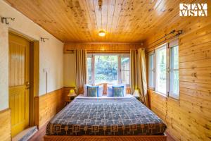 StayVista at Walnut House - Pet-friendly Villa with Alfresco Dining, BBQ, Bonfire