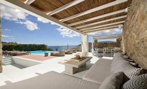 "Short walk to 4 beaches" villa, by CalypsoSunsetVillas