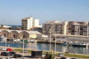 Estudio con vistas al puerto - Los Mártires