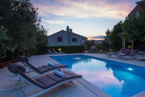 Relaxing and cozy apartments with pool Sara&Nino