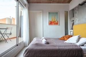 Cozy Penthouse Studio with Private Rooftop Terrace