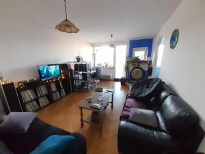 Room for women or couples