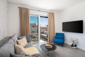 TT Apartment with sea view and private parking