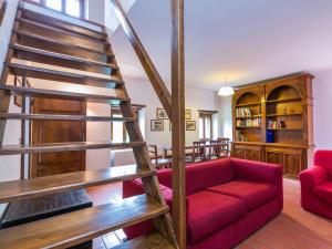 Apartment Podere Sondino-Apt-Casa di Pietro by Interhome
