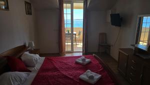 Apartments GIOVANNI (by the sea)