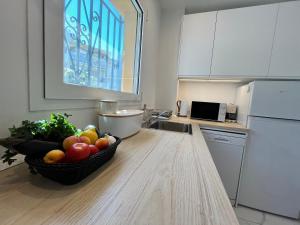 2 bedroom apartment walking distance to the beach