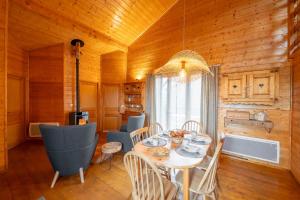 Maisons de vacances Le Petit Lynx - Chalet cocooning Haut Jura : photos des chambres
