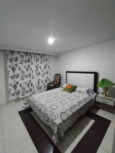 RentalsOP Q01 Casa completamente dotada en el corazón de Armenia 17 pax a min de las atracciones turisticas del eje cafetero