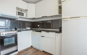 2 Bedroom Amazing Apartment In Miramar