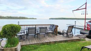 Skylight Waterfront home w amazing viewdockboat
