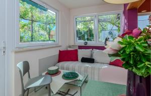 2 Bedroom Amazing Apartment In Nin 