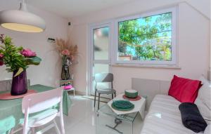 2 Bedroom Amazing Apartment In Nin 