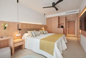 Select Double Room room in Hipotels Mediterraneo Hotel - Adults Only
