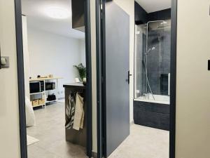 Appartements Le Poete - Appartement Confort - Parking Prive - WIFI : photos des chambres