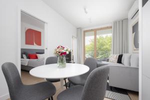 City Apartments Domaniewska with Parking Mokotów by Renters Prestige