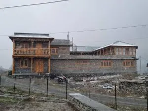 U thok hotel - Manangbhot