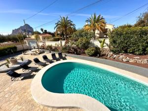 SUNNY Apartment in a Cosy Villa with shared swimming pool