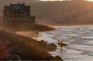 FACE À LA PLAGE Terrasse-Parking-Wifi-Draps et Serviettes