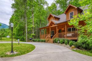 Hidden Cove CabinEV Charger, Hot Tub, Fire Pit, Pool & Fishing, Peaceful Wears Valley