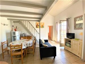 Appartement lumineux avec balcon, proche plages et commerces, parking privatif, pour 6 personnes - FR-1-494-193