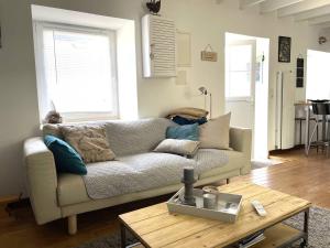 Maisons de vacances Maison de charme avec terrasse, a 900m du port de Perros-Guirec - 5 pers, 2 chambres, bien equipee - FR-1-368-421 : photos des chambres