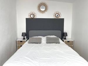 Maisons de vacances Maison de charme avec terrasse, a 900m du port de Perros-Guirec - 5 pers, 2 chambres, bien equipee - FR-1-368-421 : photos des chambres