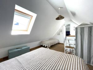 Maisons de vacances Maison de charme avec terrasse, a 900m du port de Perros-Guirec - 5 pers, 2 chambres, bien equipee - FR-1-368-421 : photos des chambres