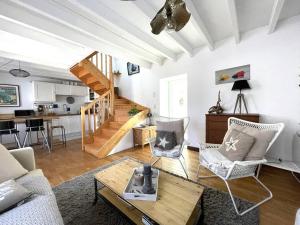 Maisons de vacances Maison de charme avec terrasse, a 900m du port de Perros-Guirec - 5 pers, 2 chambres, bien equipee - FR-1-368-421 : photos des chambres