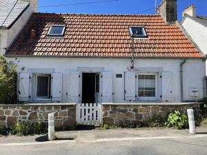 Maisons de vacances Maison de charme avec terrasse, a 900m du port de Perros-Guirec - 5 pers, 2 chambres, bien equipee - FR-1-368-421 : Maison de Vacances