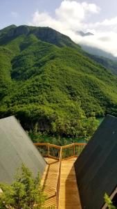 Twin Villas Komani Lake